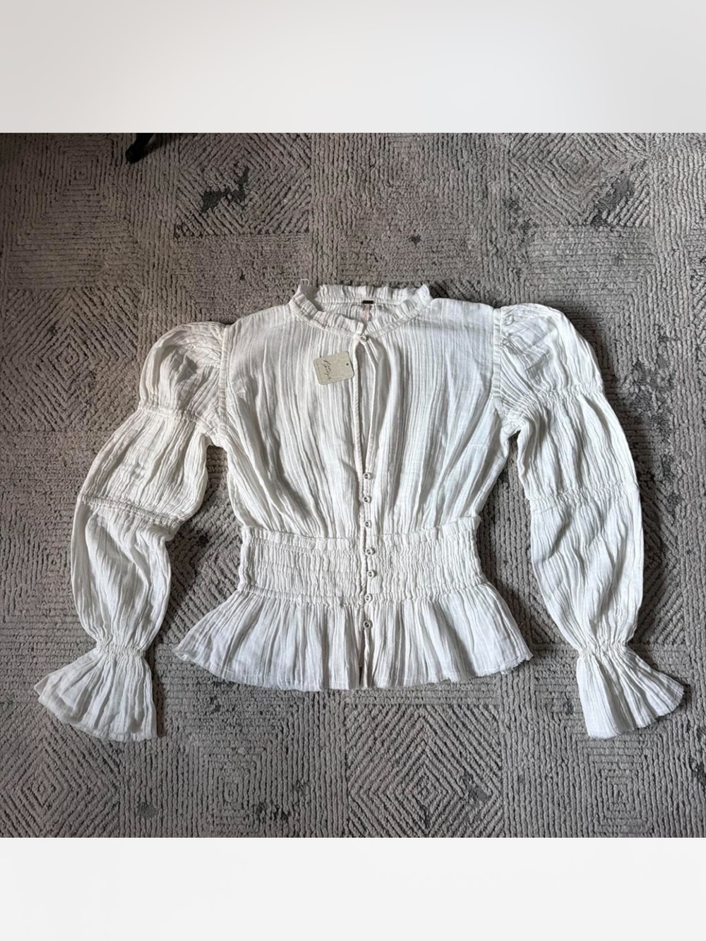 Free people ruffle smock neck
BRAND NEW tags still attached